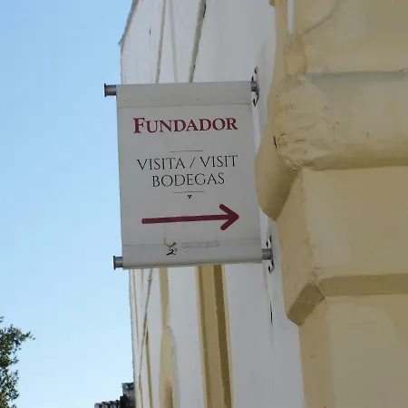 Cream Loft. Siente Jerez. Parking+wifi+netflix * Jerez de la Frontera
